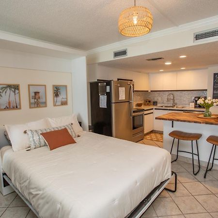 Waters Edge Aparthotel Garden City Екстериор снимка